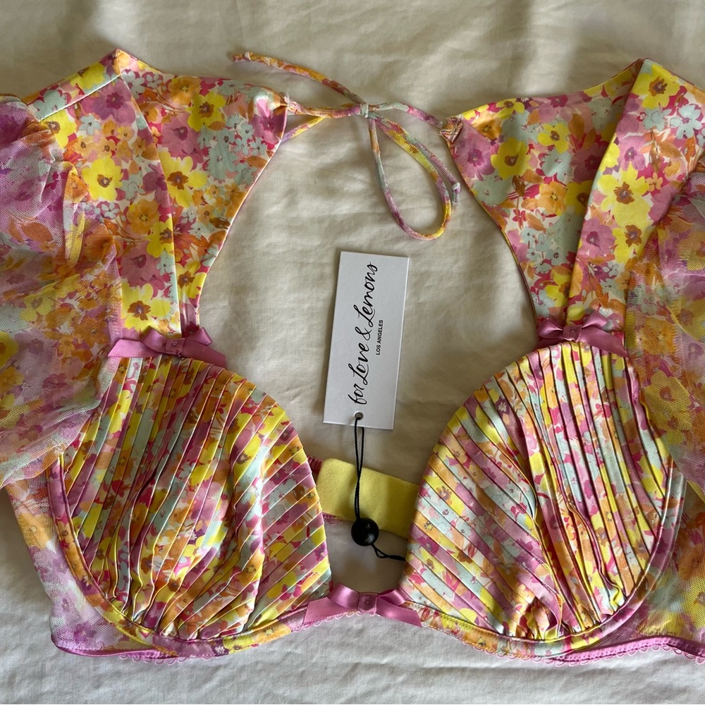 BNWT FL&L crop top
